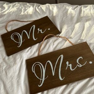 Mr & Mrs hanging sign